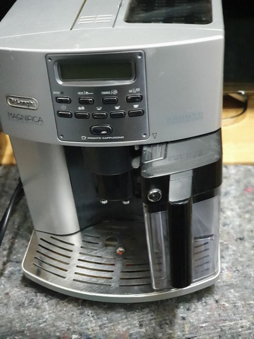 Кафеавтомат DeLonghi MAGNEFIKA ELEGANCE с кана