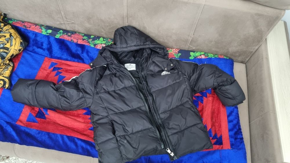 Зимние куртки с капюшонами