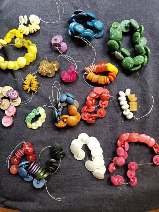 Пуговицы разные,