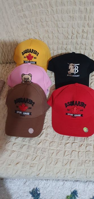 Sapca disquared.icon.moschino