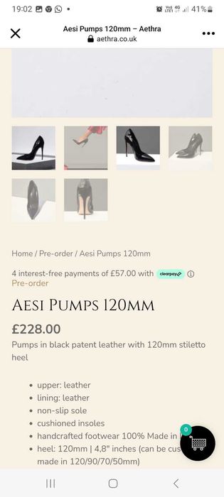 Pantofi stiletto negri.