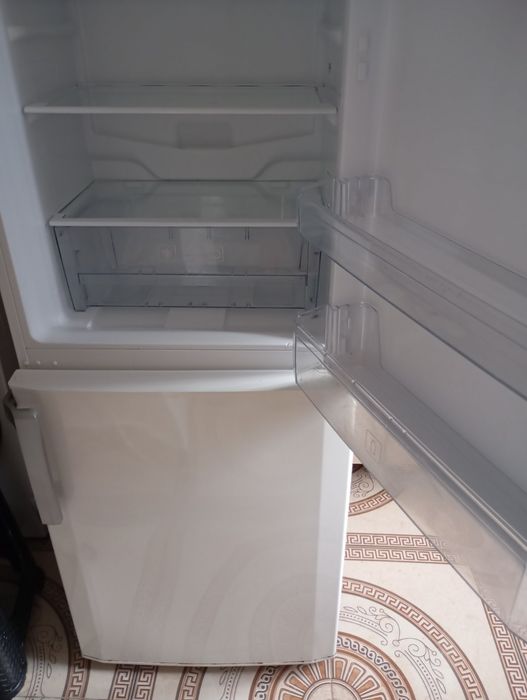 Хладилник с фризер  BEKO. Пералня NEO.
