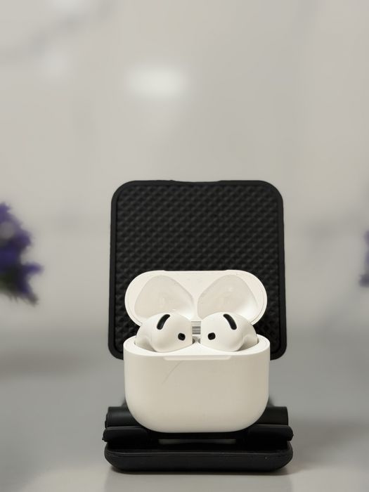 Наушники AirPods 4
