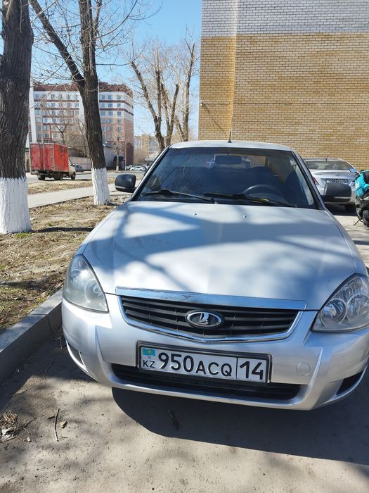 Приора продам  2 миллион