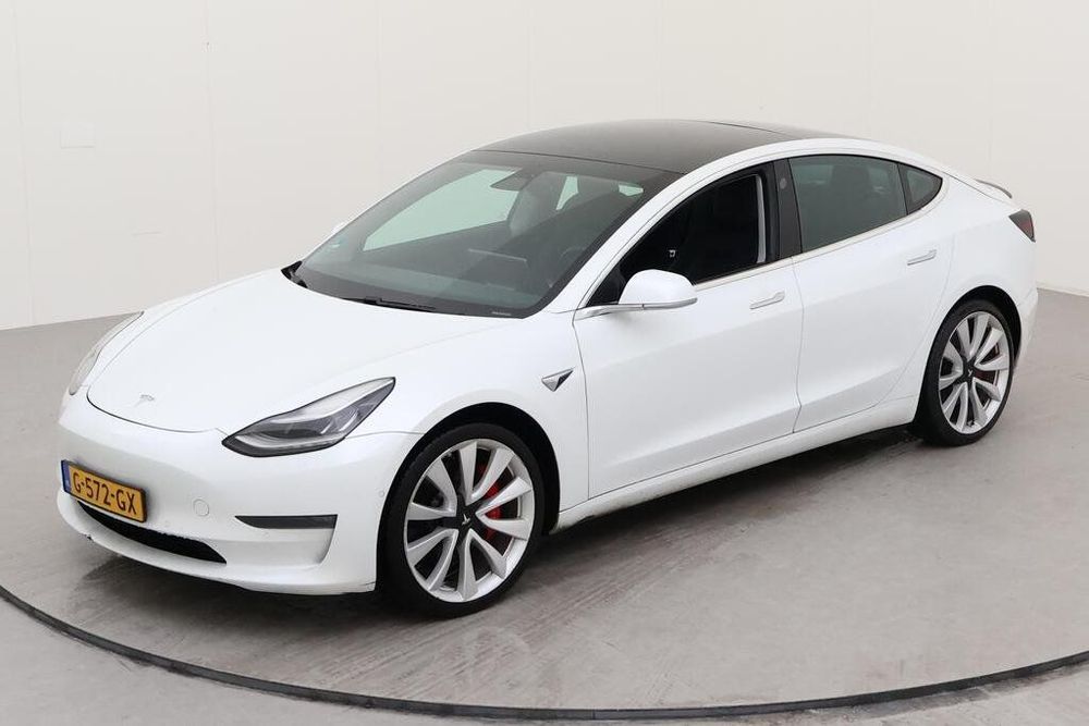 Dezmembrez Tesla Model 3 Performance