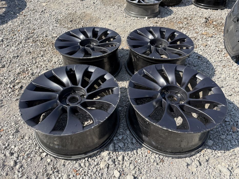 Джанти Tesla Model 3