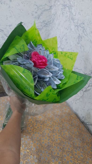 Пулли букет сотилади