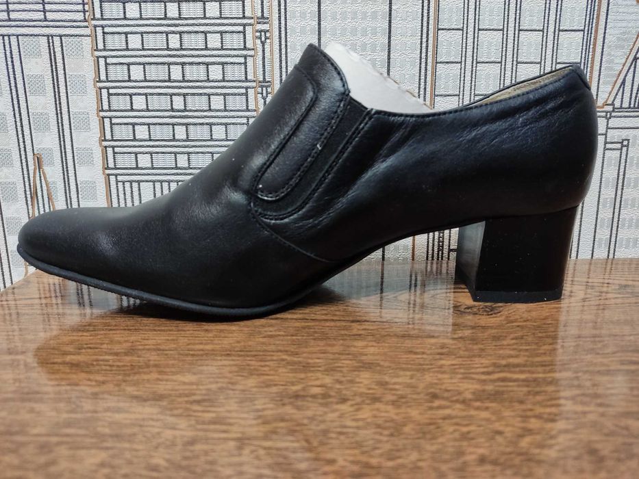 Продам новые женские туфли