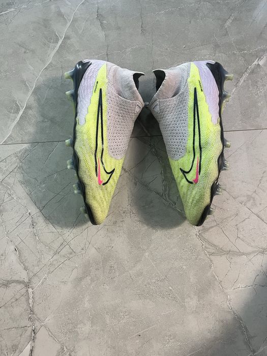 Футболни бутонки Nike Phantom Gx