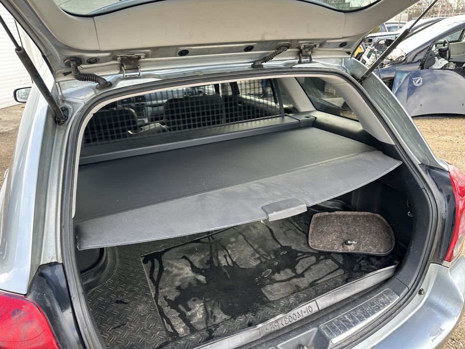 Щора багажник за Тойота Авенсис Т25 комби!