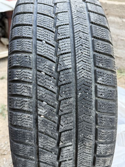 Зимние шины 215/55R18