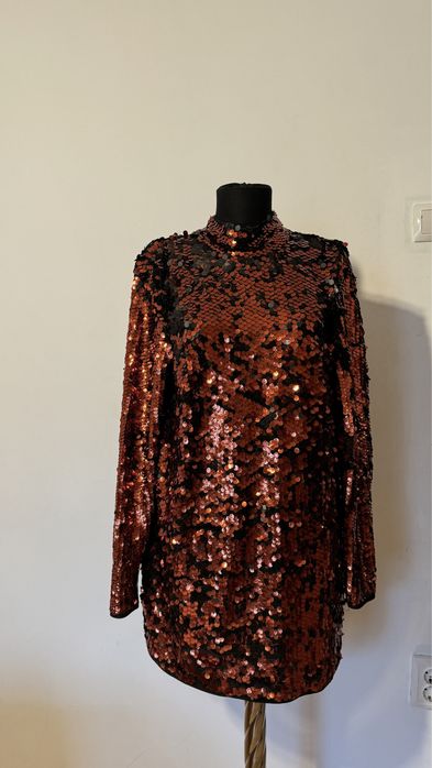 Rochie din paiete cu spatele gol