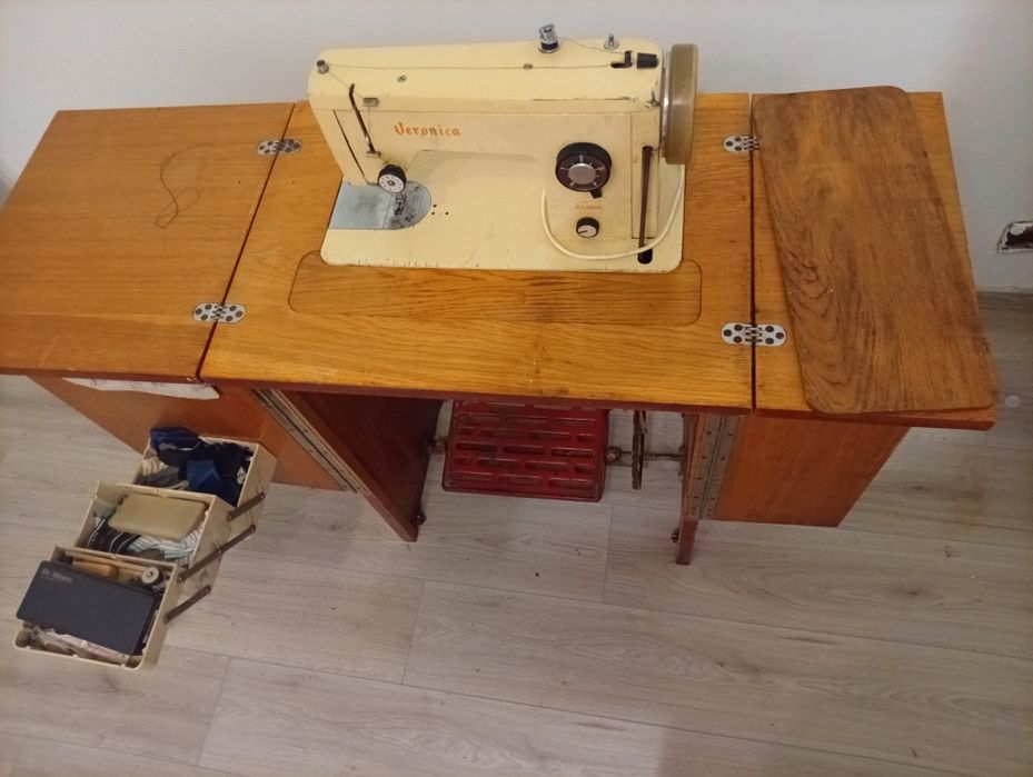 Mașină de cusut Veronica (Cugir) – Funcțională, Stare Impecabilă / Vintage