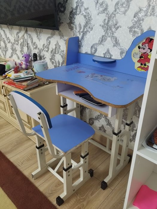 Детский писменный стол