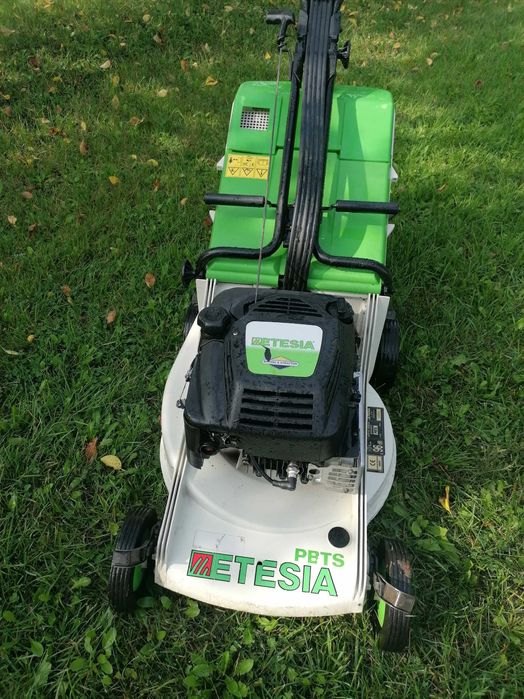 Masina de tuns  cu  tractiune ETESIA - briggs&stratton
