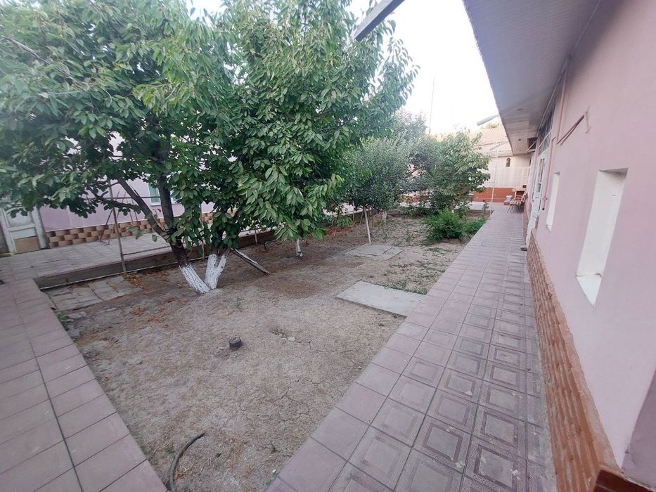 Срочно Payariq shahrida 8 sotixli hovli sotiladi srochno