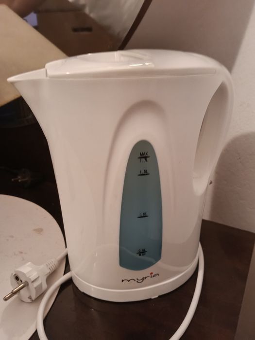 Fierbător  apa electric