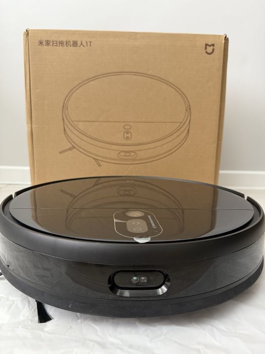 Робот-пылесос Xiaomi (черный)