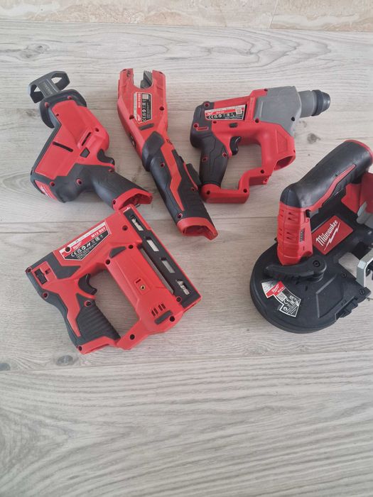 Scule    Milwaukee m12