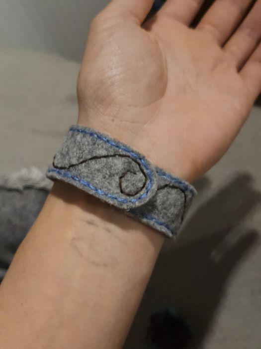 Bratara cusuta din fetru. Original handmade