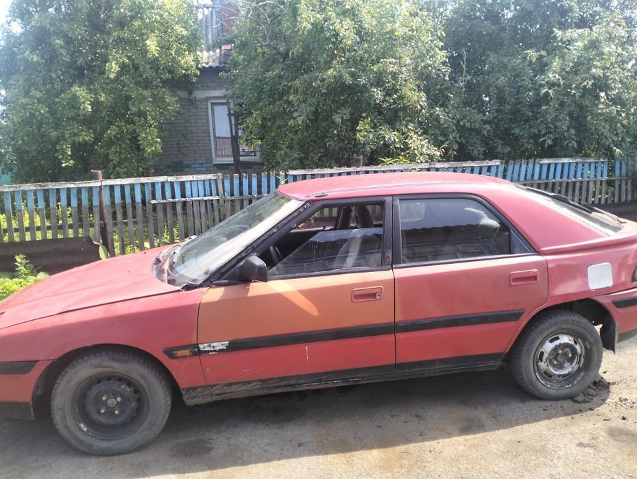 Продам машину Мазда 323 слепая