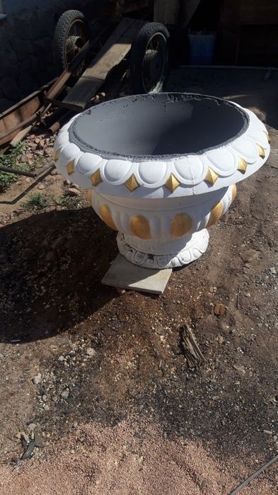 Уличные вазоны из бетоно