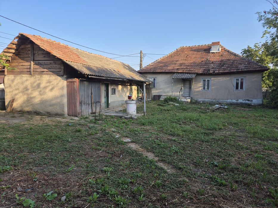 Vand casă  bătrâneasca