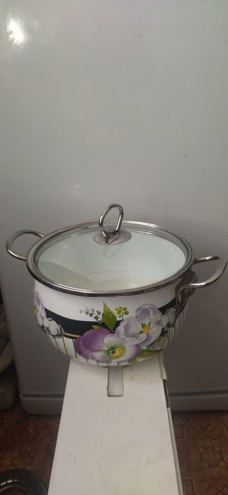 продам кастрюлю на 5л