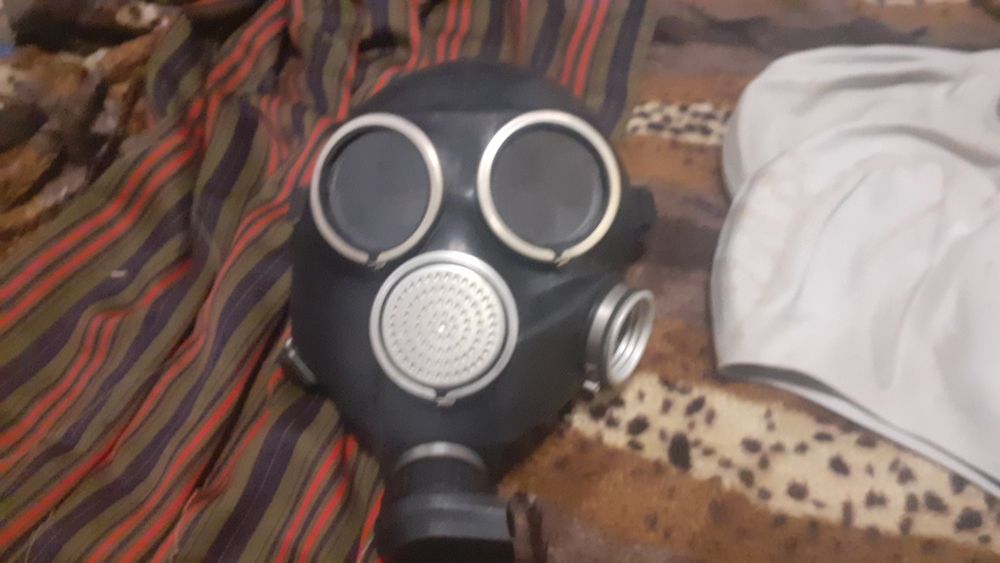 Продам 4 противогаза, описание