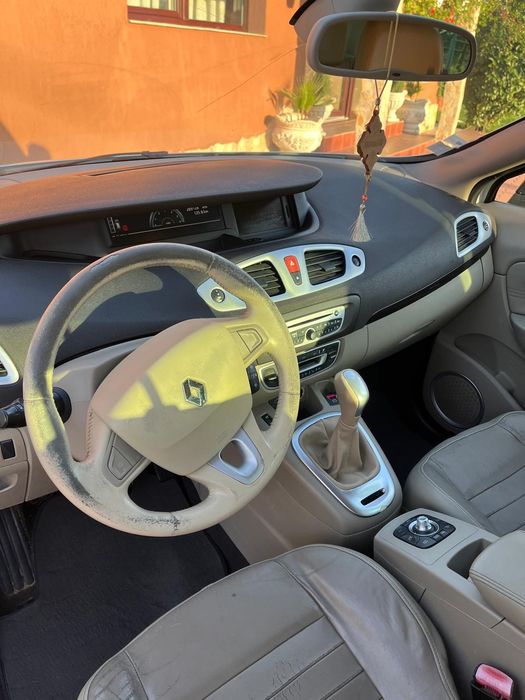 Vând  Renault  grad scenic