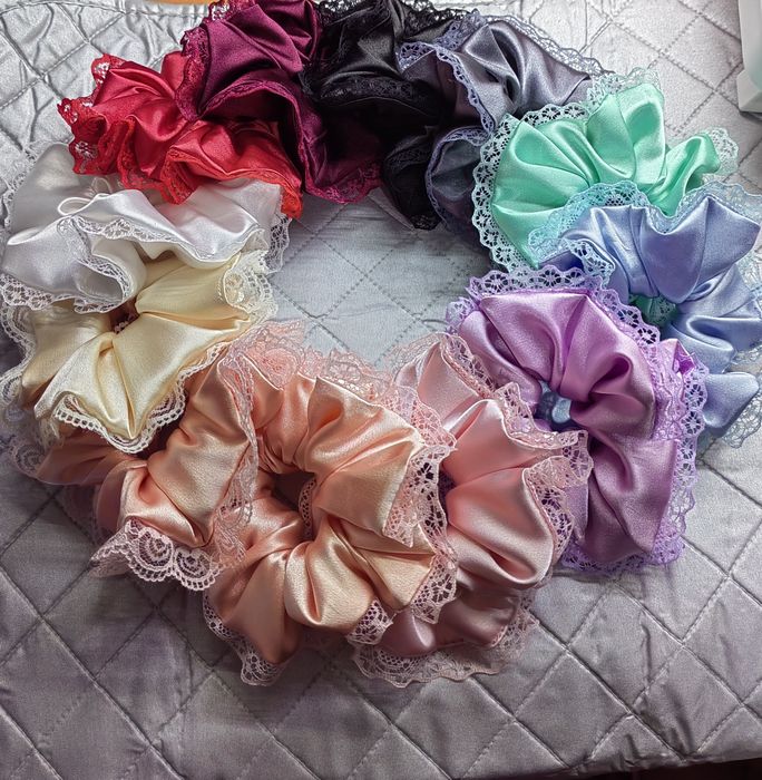 Скрънчи от кадифе и сатен