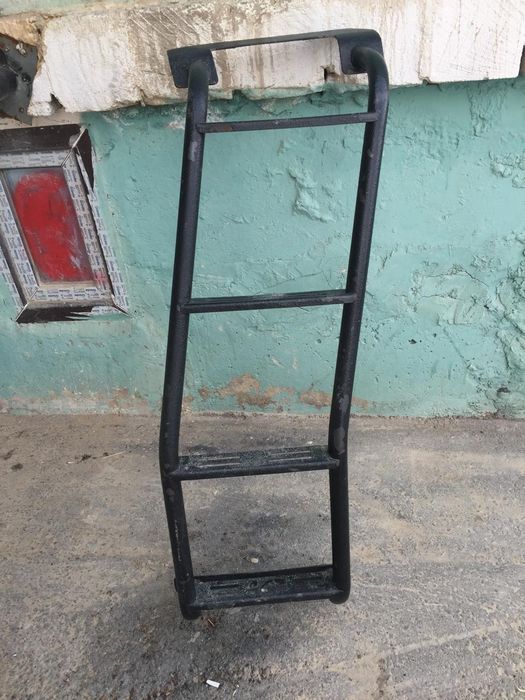 Лестница на крузак 105