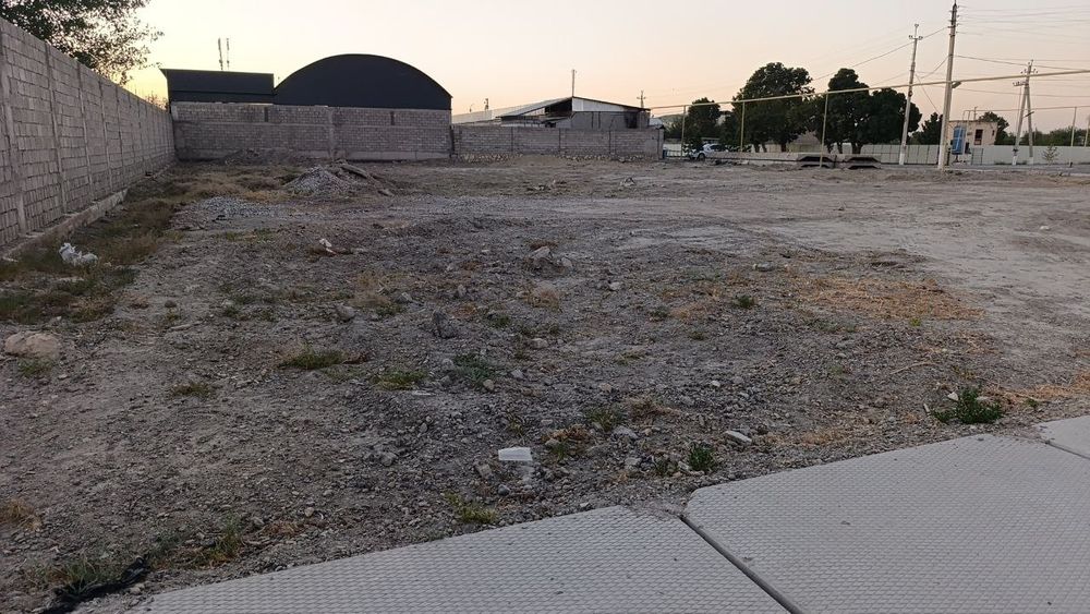 17 сотик ер майдони сотилади главой ишлаб чикаришга мулжалган