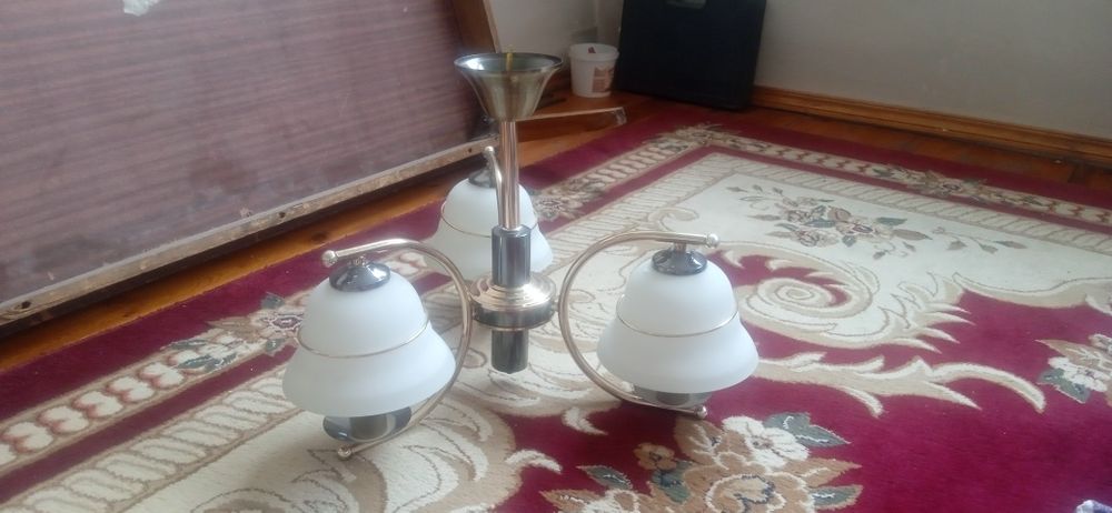 Продается люстра