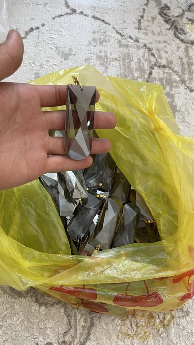 Продаётся стильная люстра премиум-класса.