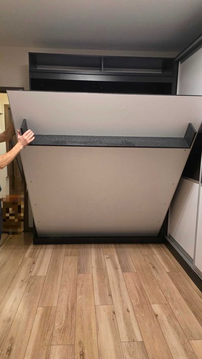 Легло с падащ механизъм