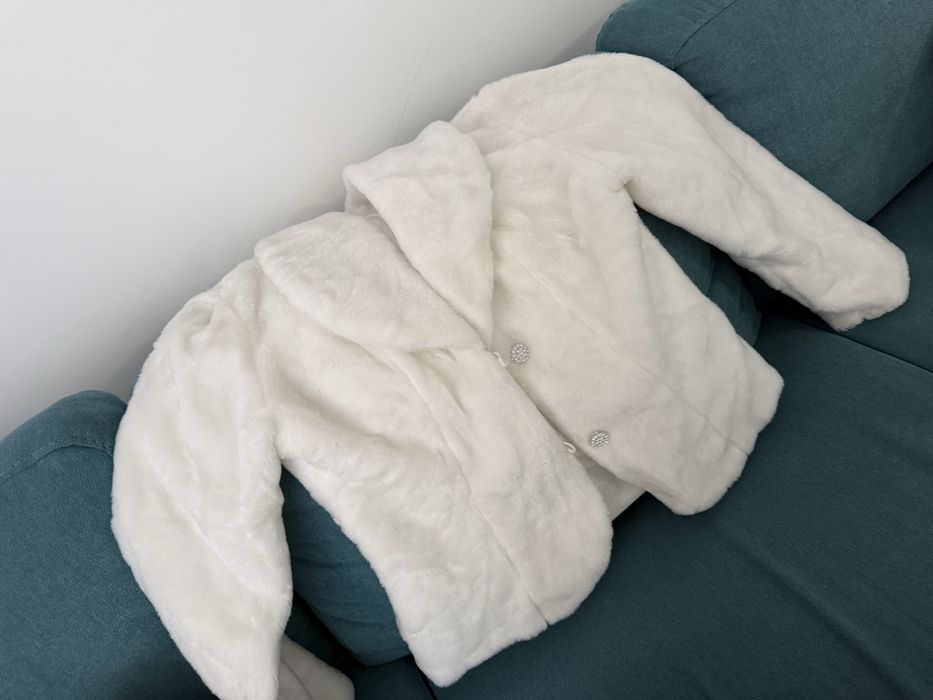 Haina Capa Alba  Pentru Mireasa Noua