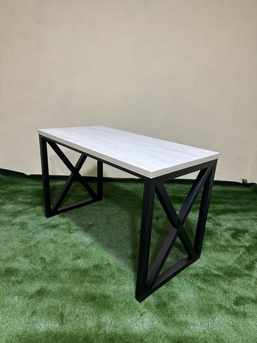 Стол в стиле лофт