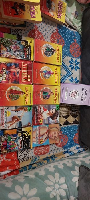 Книги разных писателей.