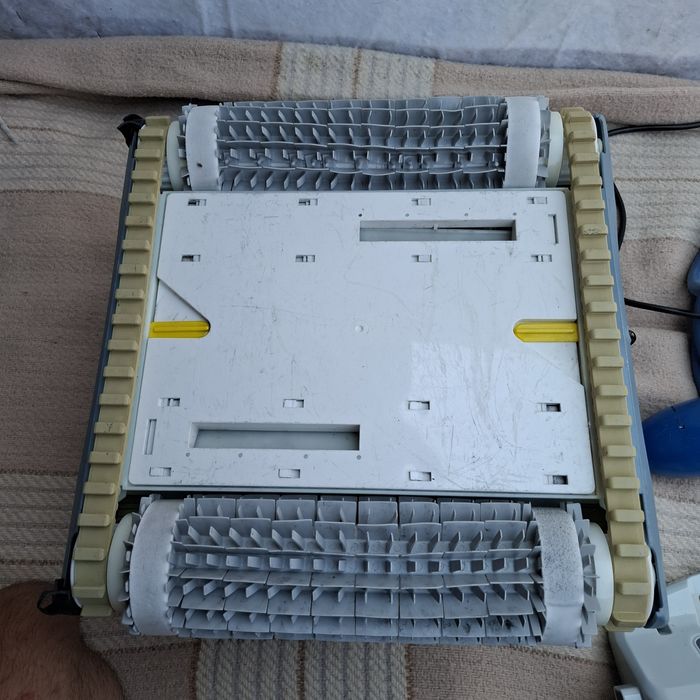 Robot piscina Maytronics Dolphin Supreme m200