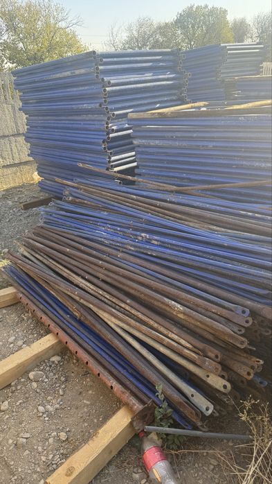 Монолитный леса и фанера