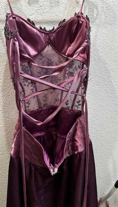 Бална рокля с гол гръб