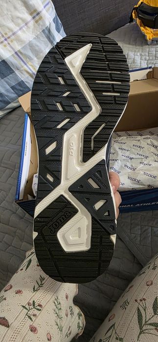 Продаю кроссовки Joma.Оригинал