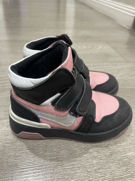 Кроссовки на девочку