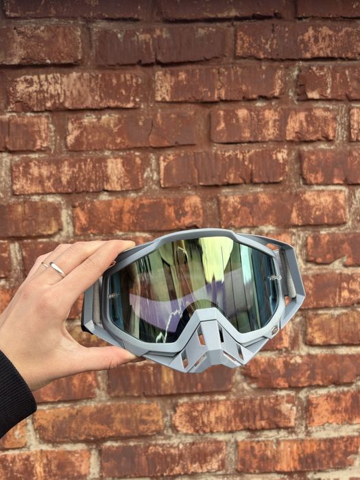 Продам  мотошлем+очки