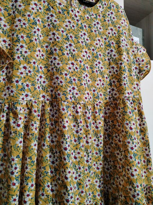 Rochiță de damă, mar M, galbenă cu floricele, minunată