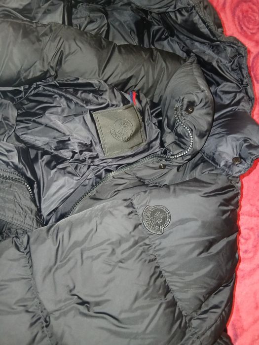 Vand geaca noua  Moncler originala  lunga marime 3