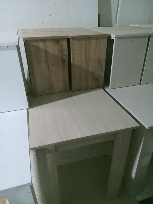 Продам новые столы с 4 табуретами