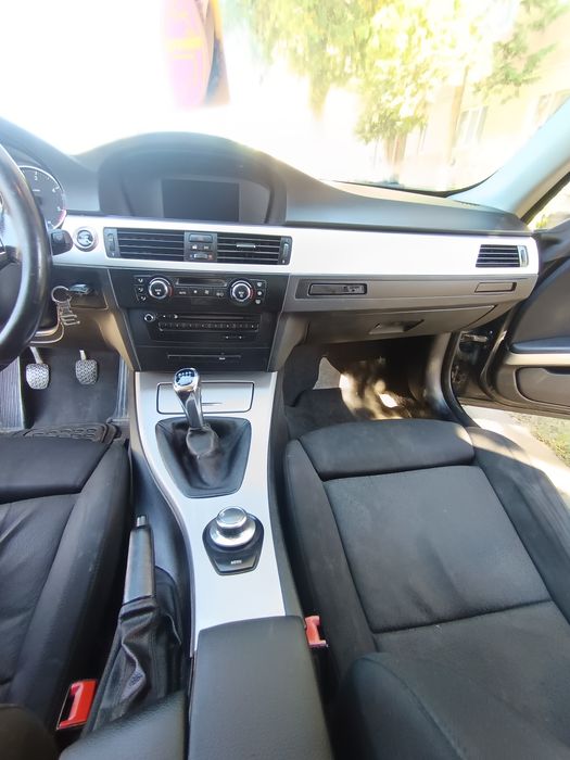 ***Vând BMW e 92***