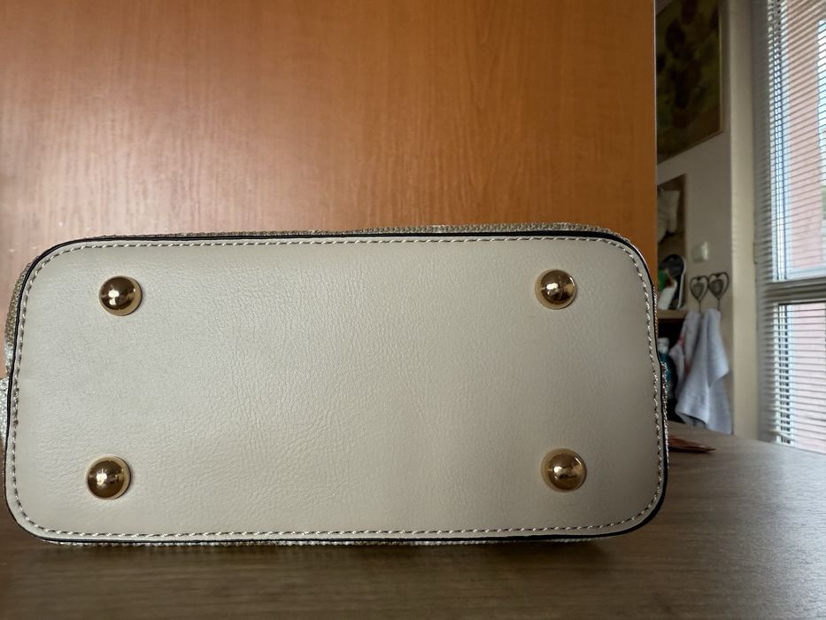 Чисто нова чанта на Bessie london